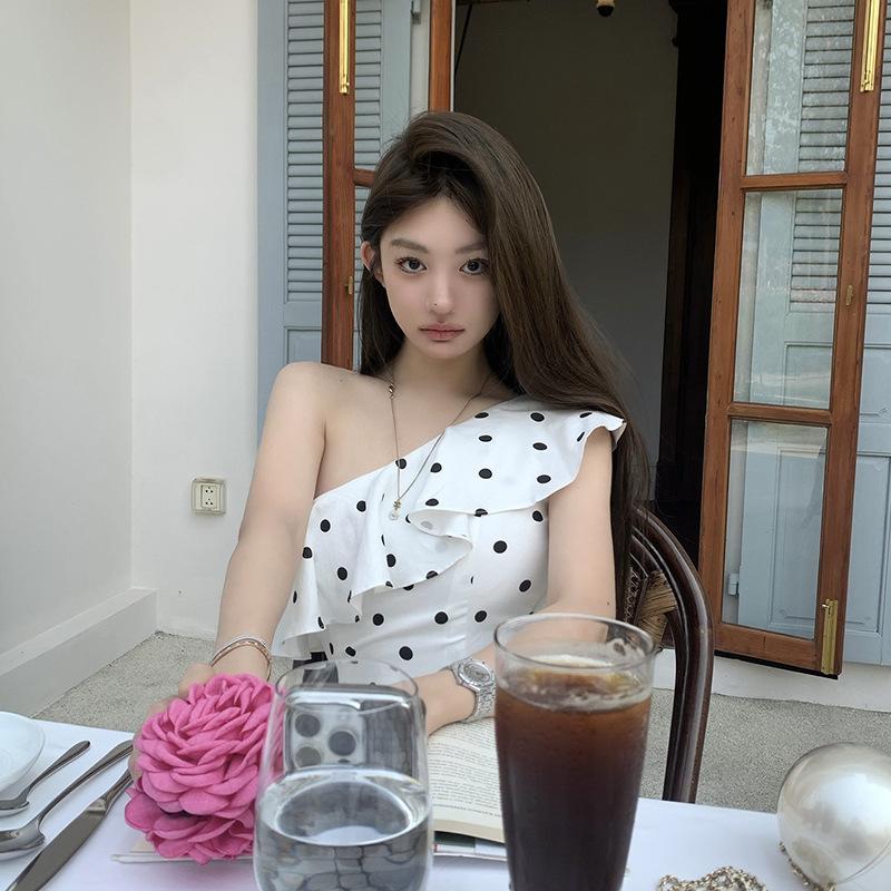 Design polka dot ruffle edge T-shirt slanted shoulder shirt women's irregular one-word shoulder royal sister style top