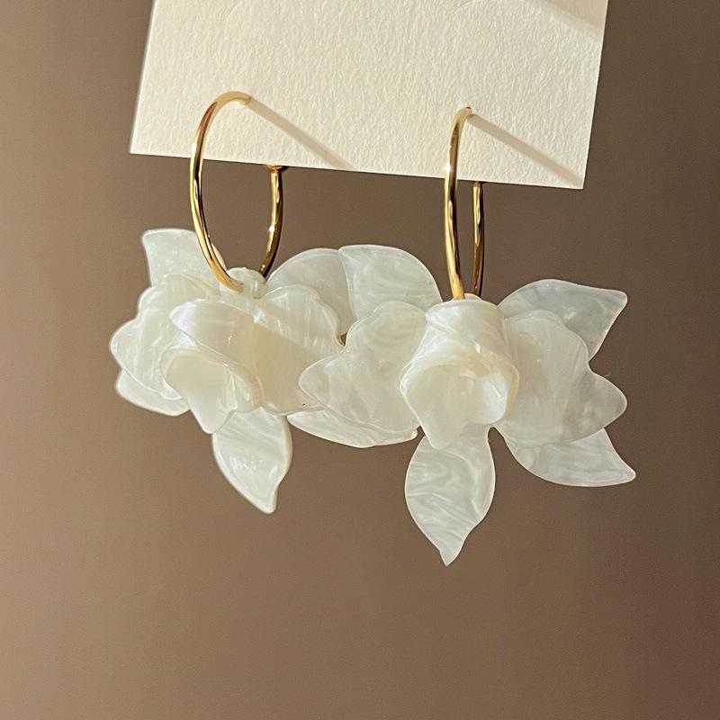 Silver Needle White Heart Tassel Earrings: Luxurious, Versatile, and Stylish Stud Earrings for Women.