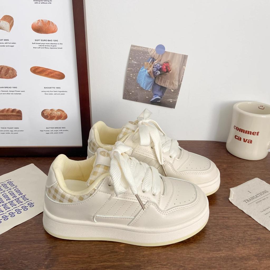 Kleine weiße Schuhe Damen 2025 neue Frühjahrsmode vielseitige Plateau-Freizeitschuhe Studenten-Board-Schuhe Brotschuhe