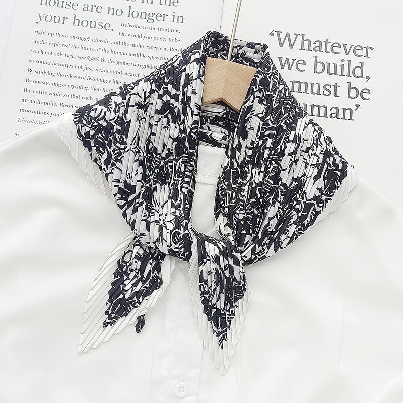 Retro Color Block Crinkled Square Scarf - 70cm Pleated Neckerchief in Imitation Silk for Women