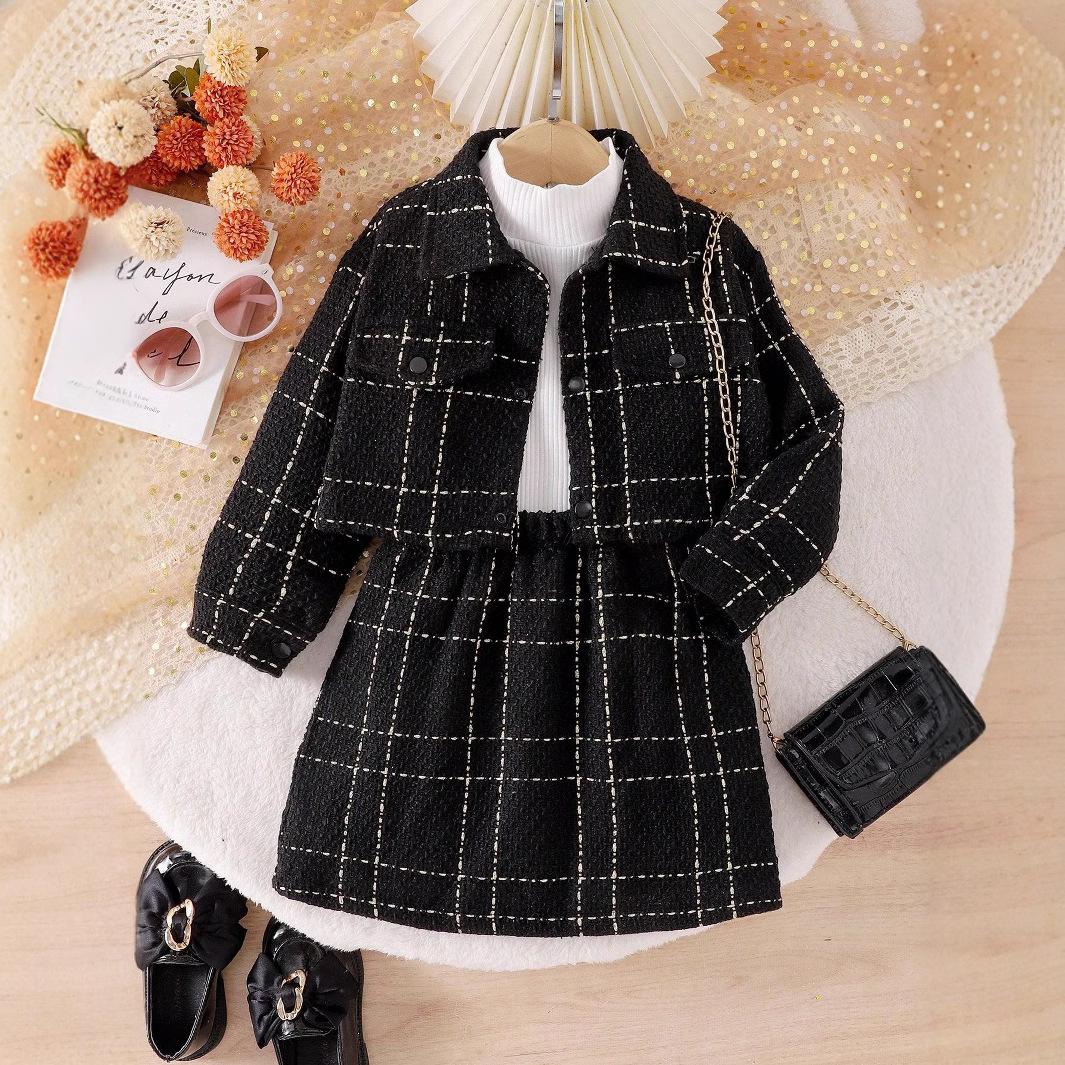 

Комплект для отдыха для девочек, детская мода, трикотажное пальто с лацканами + однотонная блузка + юбка, комплект из трех предметов 3-4Y чёрный