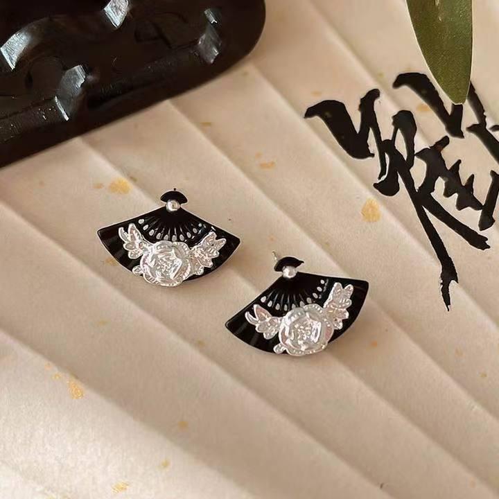 

Retro fan stud earrings, versatile high-end earrings, fashionable temperament, Chinese style earrings. 925 silver needle серебряный