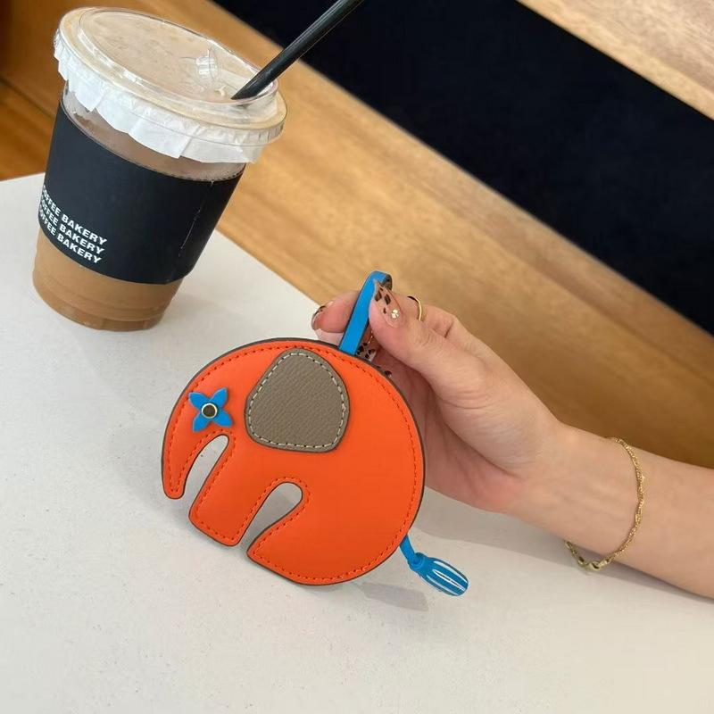 

2026 New Color Blocked Cute Elephant Bag Small Holder Decoration Exquisite Cartoon Pendant 10cm оранжевый