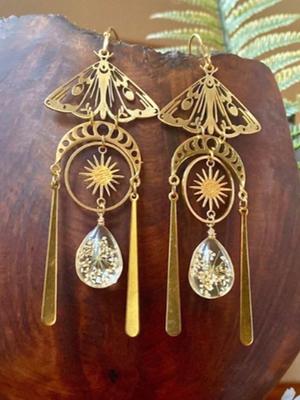These Stylish Moth-Shaped, Teardrop-Shaped, Resin Flower, And Sun-Shaped Metallic Gold Pendant Earrings Are Suitable For Various Occasions.