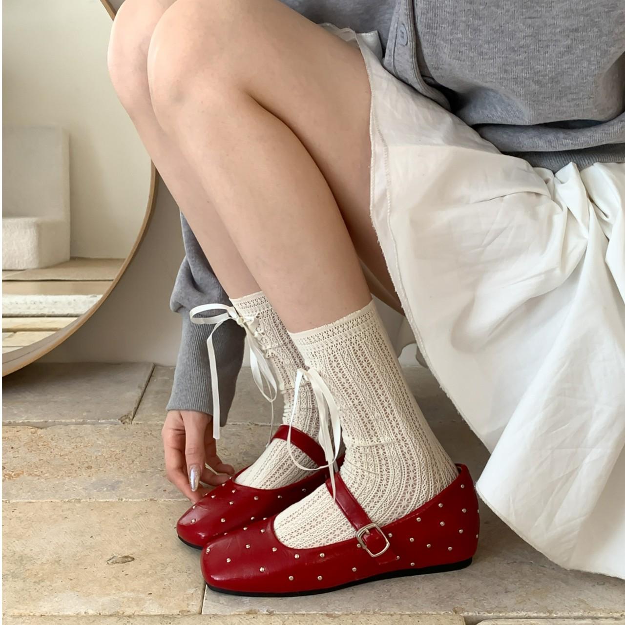 

Туфли Мэри Джейн красного цвета с заклепками, женские, весна 2025, новые туфли с квадратной головкой и неглубоким горлом, однотонные туфли с плоской подошвой, одно слово с маленькими кожаными туфлями 35 красный