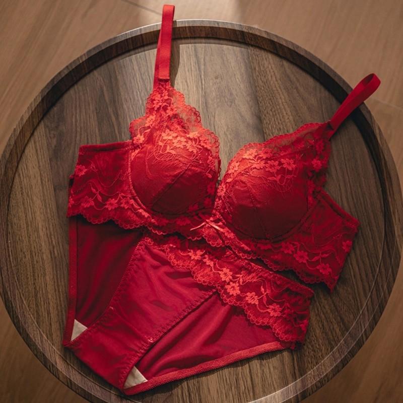 Black Lace Deep V Push Up Bra For Women