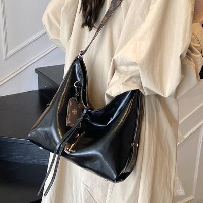 This Year's Popular Bag Women's Large Capacity 2025 New Fashion Casual Shoulder Messenger Bag Versatile Commuter Tote Bag