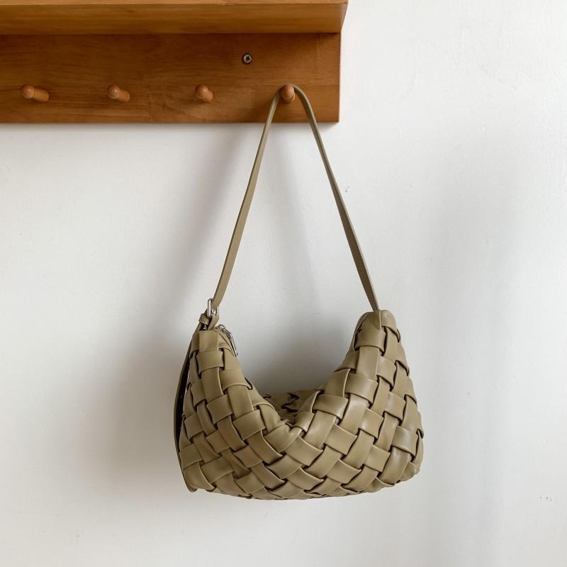 

2026 Korean Daily Work Commuter Shoulder Bag Women s High-end Armpit Casual Pu Leather Handheld Woven зелений