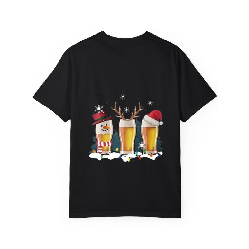 Vánoční tričko se sklenicí na pivo Bílý sněhulák Jelen a Santova čepice Pivní sklenice s vánočními světýlky a sněhovými vločkami Oblečení na sváteční párty
