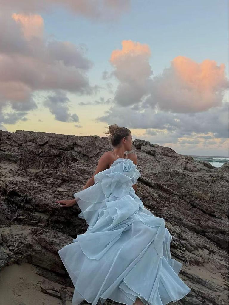 2025 Trendy Women's Off-the-Shoulder Backless Sleeveless Halter Neck Dress with Ruffled Fluffy Skirt