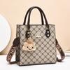 Tasche Damen 2025 Neue Mode Tragbare Kleine Quadratische Tasche Vielseitige Tragetasche Premium-Sinn Schulter Umhängetasche Damentasche