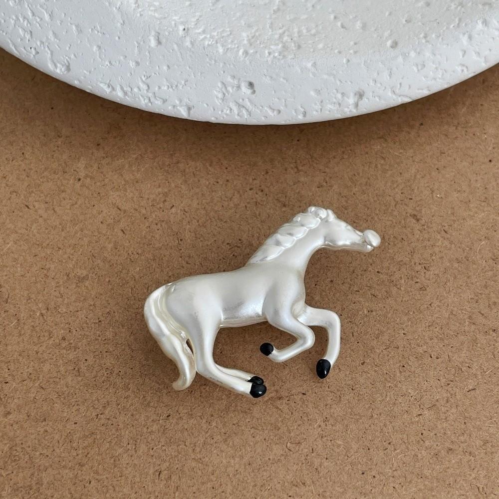 Metal Copper Metal Horse Brooch Vintage Animal Lapel Pins Luxury Zodiac Pony Pin  Suit Accessories