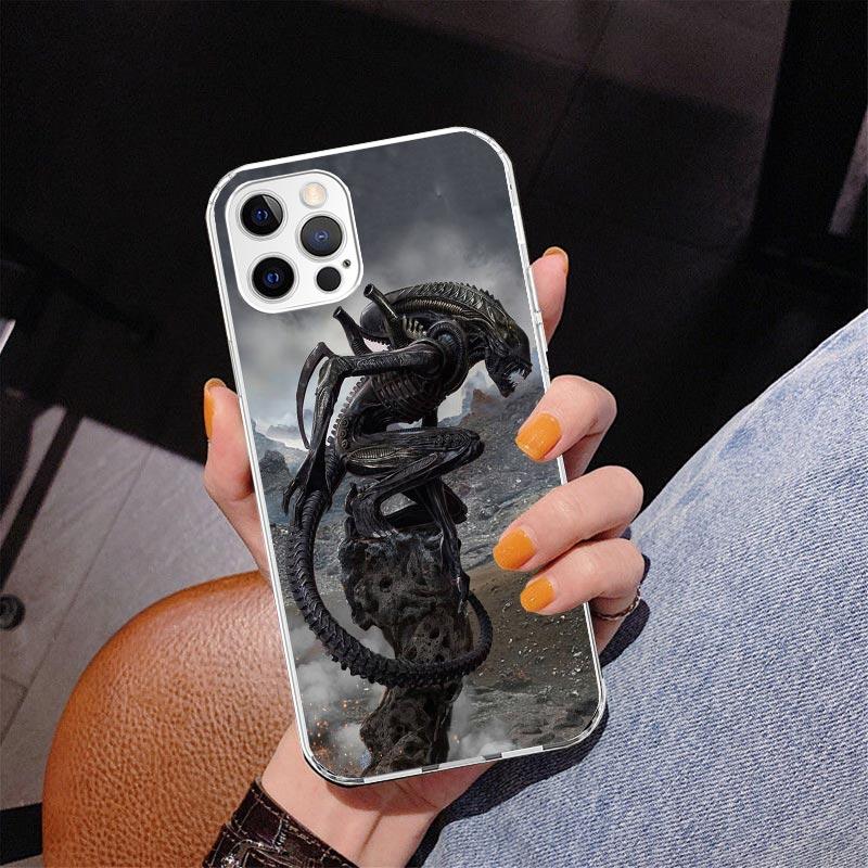 Alien Vs Predator Painted Phone Case For iPhone 17 Air 16 Pro Max 16E 15 + 14 Plus 11 12 13 Mini 7 8 SE Gift Print Cover Fundas