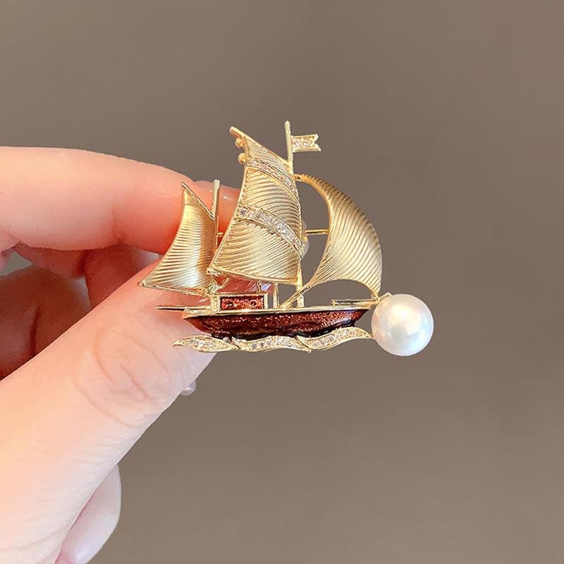 Smooth Sailing Sailboat Brooch High-end Light Luxury Elegant Feminine Brooch Suit Sweater Cardigan Corsage Accessory.