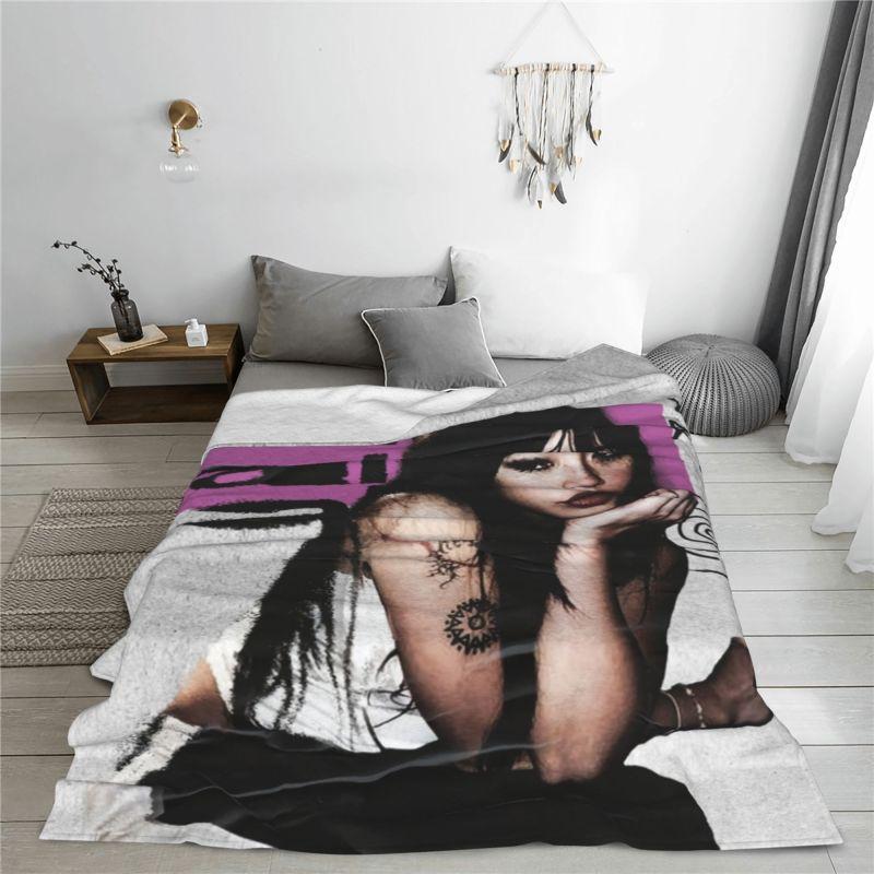 Custom Beabadoobee British Singer Blankets Warm Flannel Throw Blanket for Home Sofa Office Travel