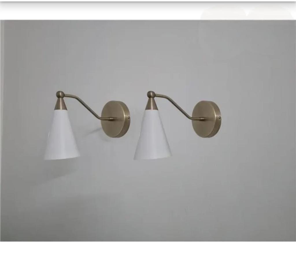 Ζεύγος Χειροποίητων Απλίκα Τοίχου : Λάμπες από Ακατέργαστο Ορείχαλκο & Λευκό Κώνο