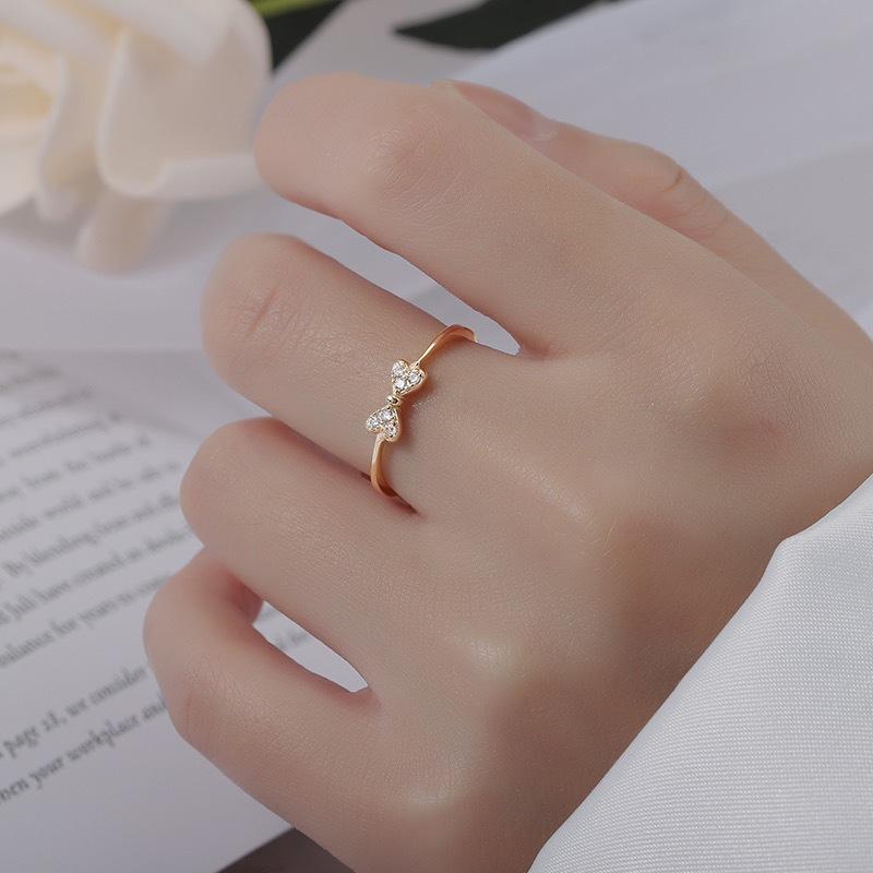 Unique Design Finger Ring For Women High-end Feel Alloy Inlay Gemstone