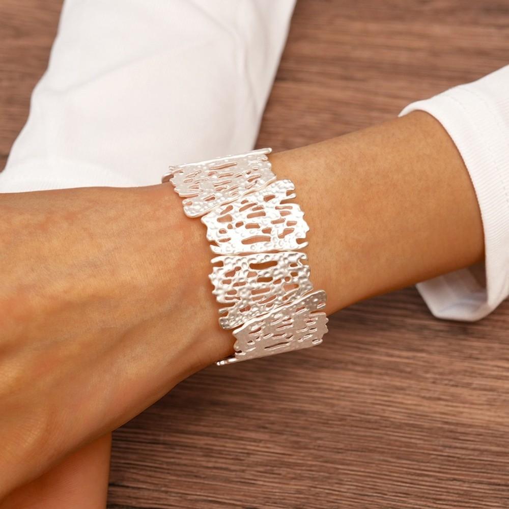 Europe American Style Zinc Zinc Alloy Metal Wide Bangle Hollow Exaggerated Bracelet Chunky Bracelet Lady