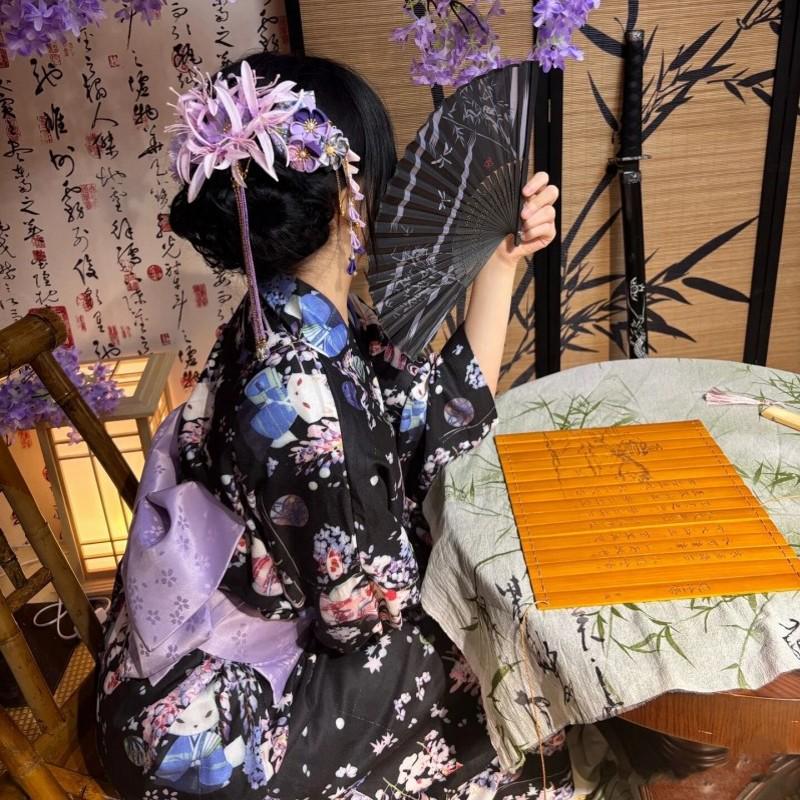 Dámské japonské kimono a yukata šaty pro formální fotografování