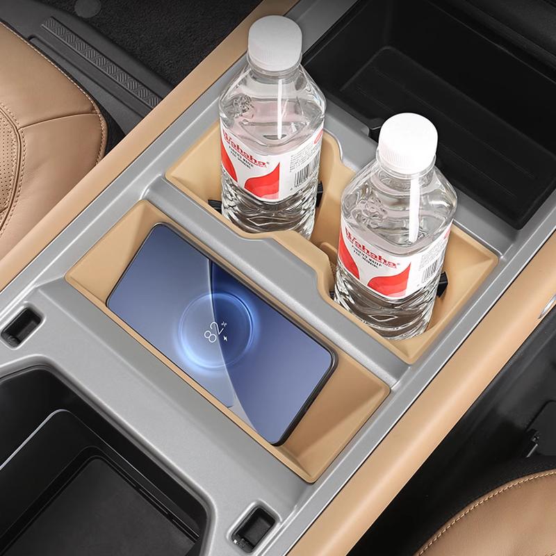 For Land Rover Defender 2025 90 110 130 Wireless Charging Pad Silicone Non-Slip Central Water Cup Holder Modification Accessory
