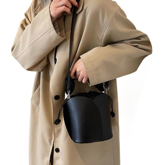 Dámská kabelka Petal Bucket Bag Vintage z umělé kůže se stahovací šňůrkou s nastavitelným popruhem, kabelka přes rameno, crossbody, na nákupy a do práce