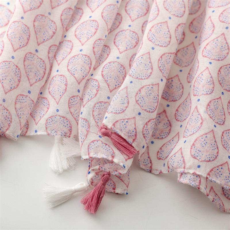 Silk Scarf Women's Spring and Summer Fruit Strawberry Scarf Women's Scarf Travel with Beach Scarf Printed Sunscreen Shawl