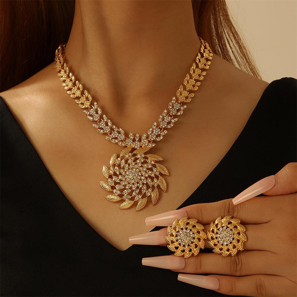 European and American Bridal Necklace Set Sun Noble Gold Dress Earrings Accessories