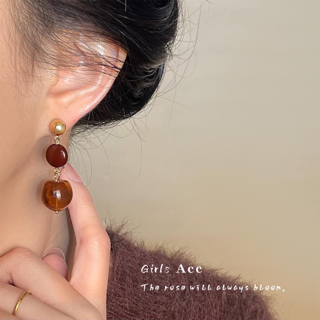 "Retro Maillard Tassel Earrings: Stylish Coffee-Hued Design for Women, Perfect for Autumn and Winter"