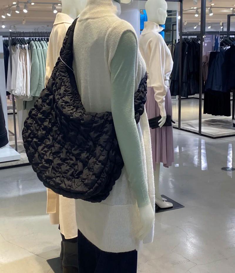 Lightweight Quilted Cloud Crossbody Bag - Early Autumn Style, Single Shoulder Pleated Dumpling Design (COS2022).