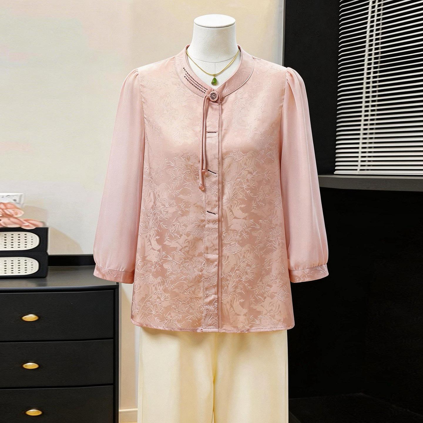 

2026 New Arrival: Stylish Chinese Summer Outfit for Middle-Aged and Elderly Women – National Style Nine-Sleeve Top 4XL 130-145 jin