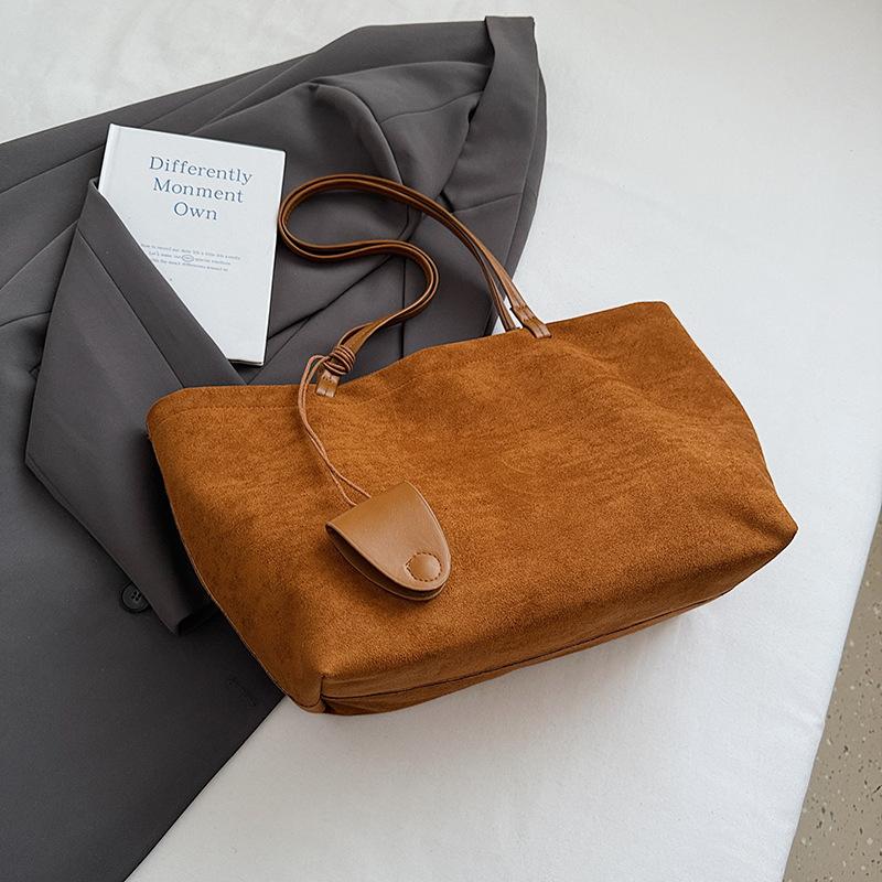 Large capacity bag women's autumn new retro fashion shoulder bag commuter tote bag