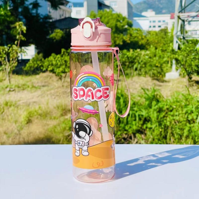 650ml Cute Cartoon Astronaut Heat-Transfer Plastic Cup Outdoor Sports Portable Lanyard Straw Locking Student Water Cup