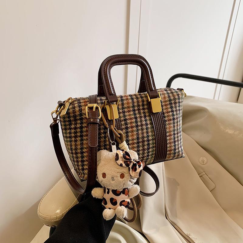 

Woolen niche plaid bag 2025 autumn new fashion simple popular messenger bag simple portable small bag no pendant