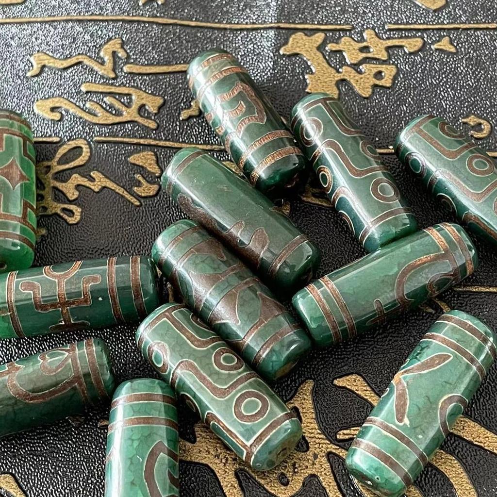 Tibetan Dzi Green Chalcedony Barrel Beads Locket with Patterned Pendant, 30cm Long