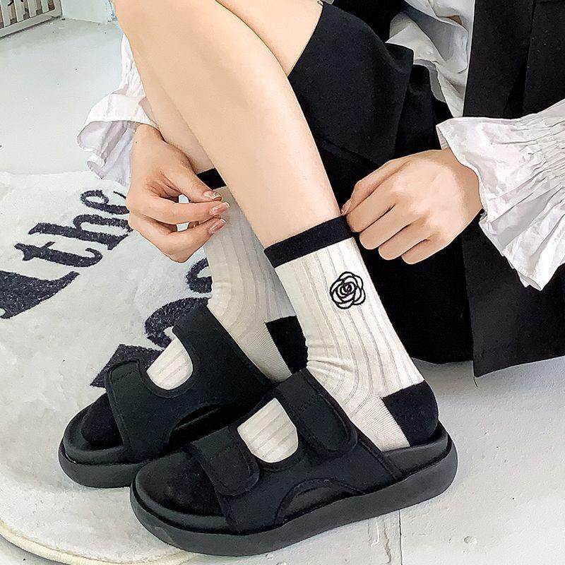 Ladies Spring and Autumn New Style Camellia Embroidery Black and White Contrast Color Sweet Tube Cotton Socks