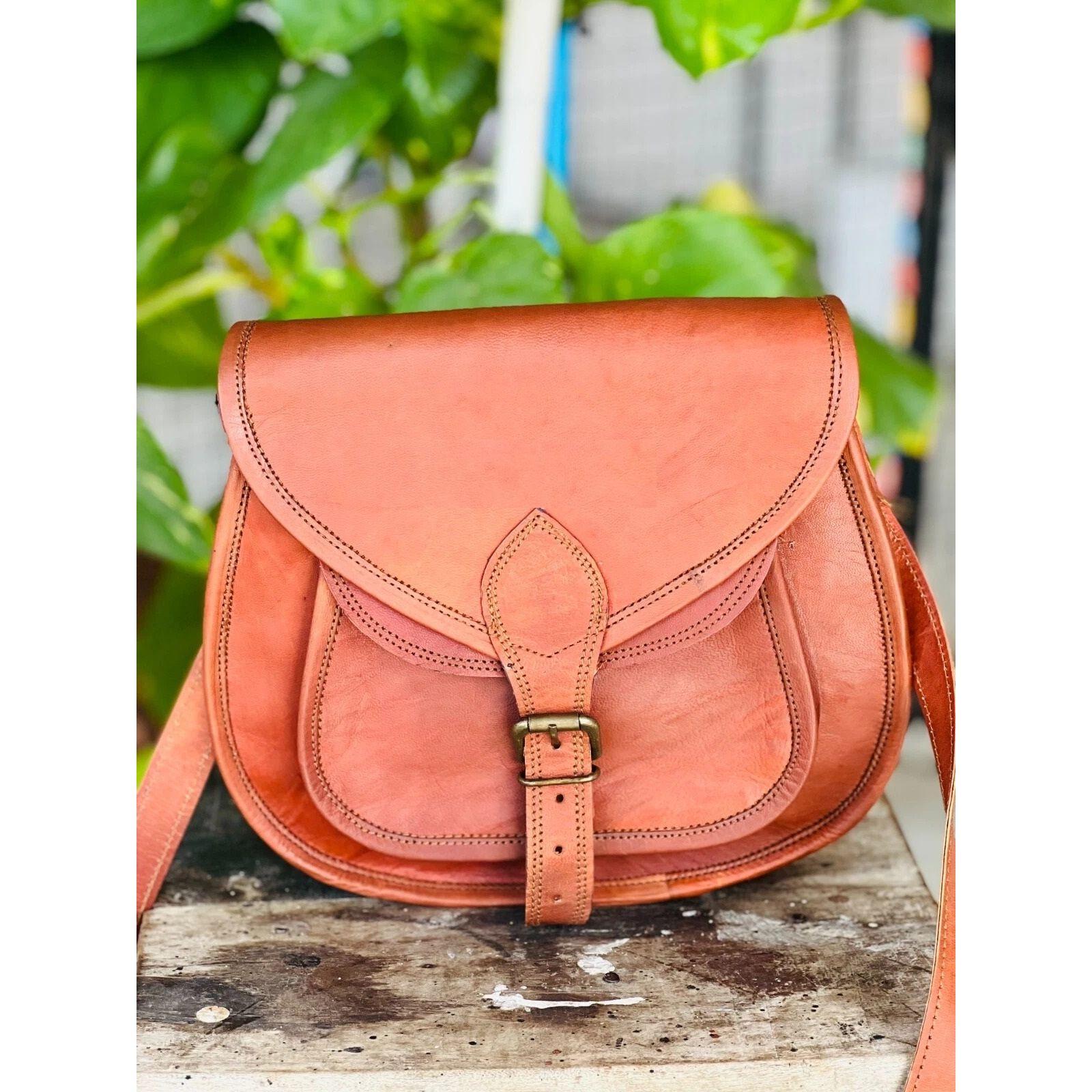 

Покупатель Dimand Кожаная Сумка-Кроссбоди Новые Сумки-Мессенджеры Коричневая Сумка 11 x 9 x 3 in коричневый