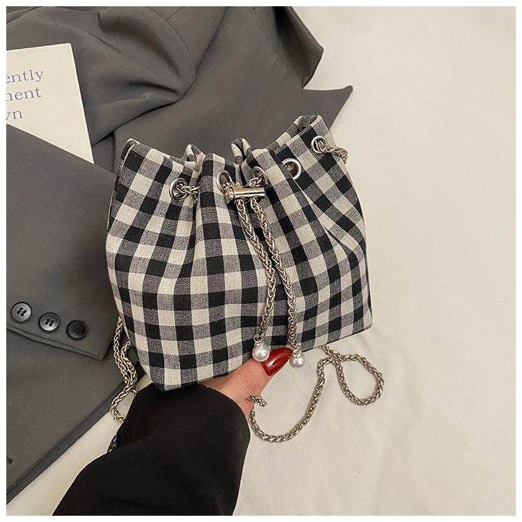 

Летняя маленькая сумка женская 2025 новая цепочка высокое качество текстуры сумка-ведро нишевая мода универсальный тренд сумка-мессенджер