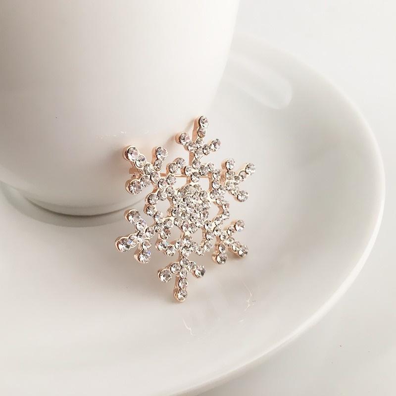 

Christmas Charming Water Diamond Diamond Christmas SnowFlake Brooch Christmas Gift
