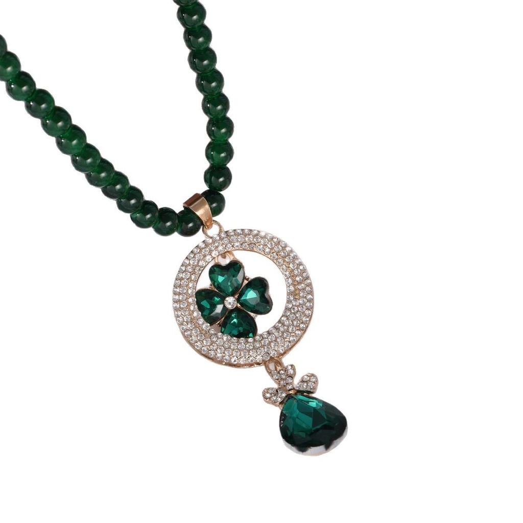 Elegant Green Ruyi Pendant: Versatile Sweater Necklace for Autumn & Winter