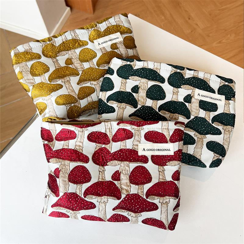 Large Mushroom Print Cosmetic Bag Portable Zipper Makeup Pouch For Daily Use