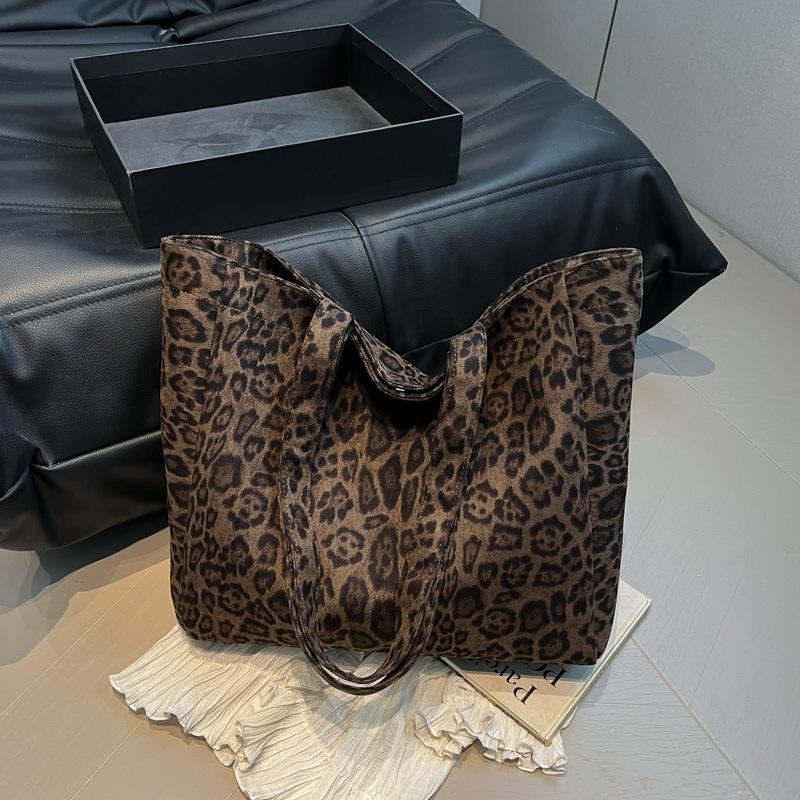 Leopard print bag women's 2025 new super popular tote bag large-capacity college student class commuter bag shoulder bag