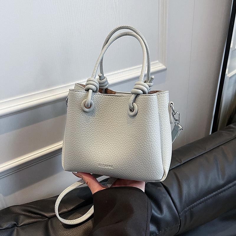 Portable versatile casual bucket bag 2025 spring new Korean version fashion high-end shoulder bag commuter messenger bag