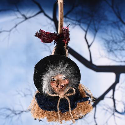 Colgante de escoba de bruja para Halloween, accesorio de decoración para puerta y ventana, espeluznante y cruel, Casa Encantada peluda