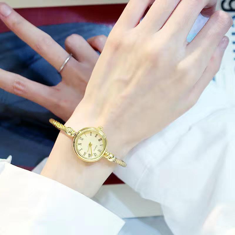 Women's Open Bangle Quartz Watch: Elegant and Simple Design