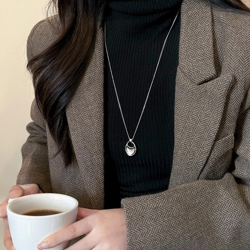 Korean Style Long Pendant Necklace Women's Autumn Winter Luxury Vintage Saddle Bag Pendant Sweater Chain Accessory Silver