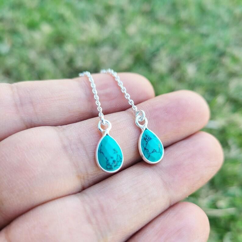 

Срібло 925 проби, сережка з дорогоцінним камінням з лабораторної бірюзи, сережка безель, сережка з довгим ланцюжком, гарні подарунки