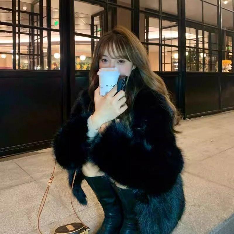 

Зимняя новая шуба из искусственного лисьего меха, маленькая, свободная и тонкая, женская, с длинным ворсом, короткий топ, трендовая L recommends within 70kg