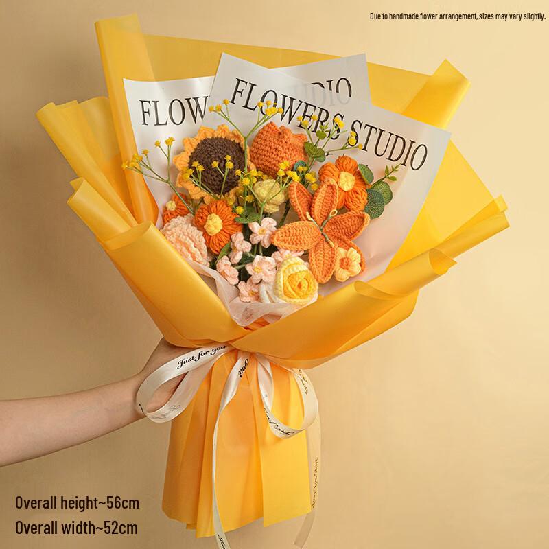 Букет ручной работы из вязаных крючком роз и лилий