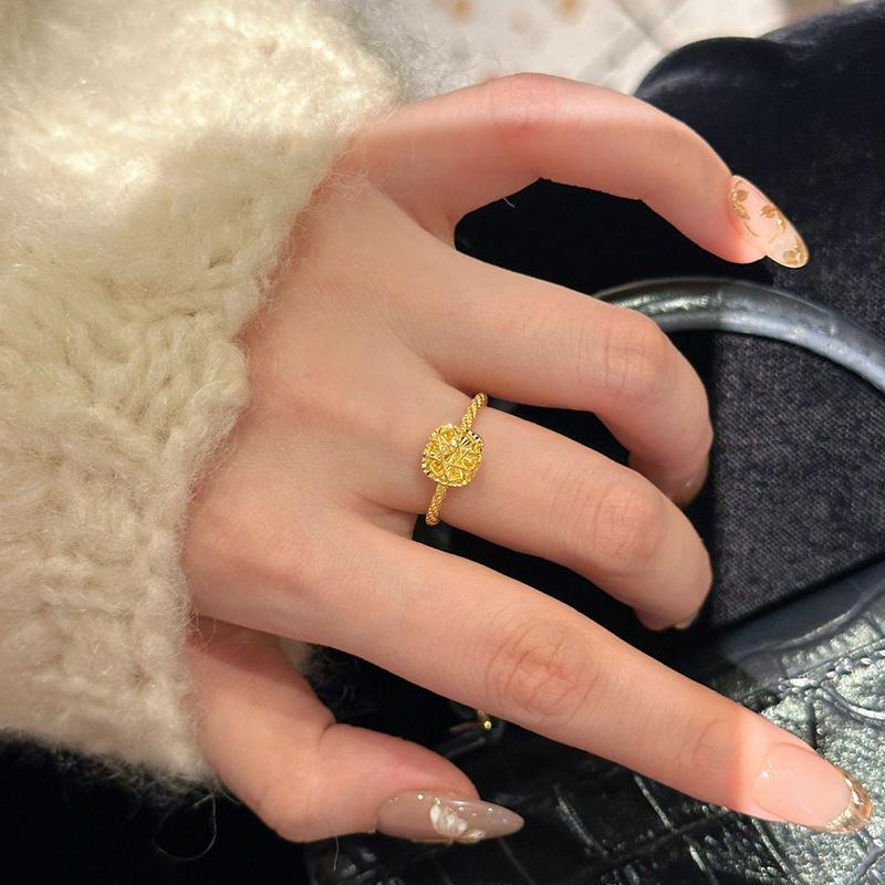 

Shining classic irregular square rings for women fashion charm texture weave craft ring banquet party jewelry Adjustable resizable золотой