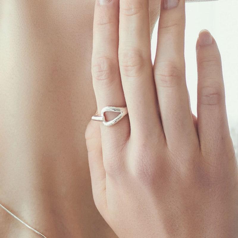 Charmy silver lock-ring